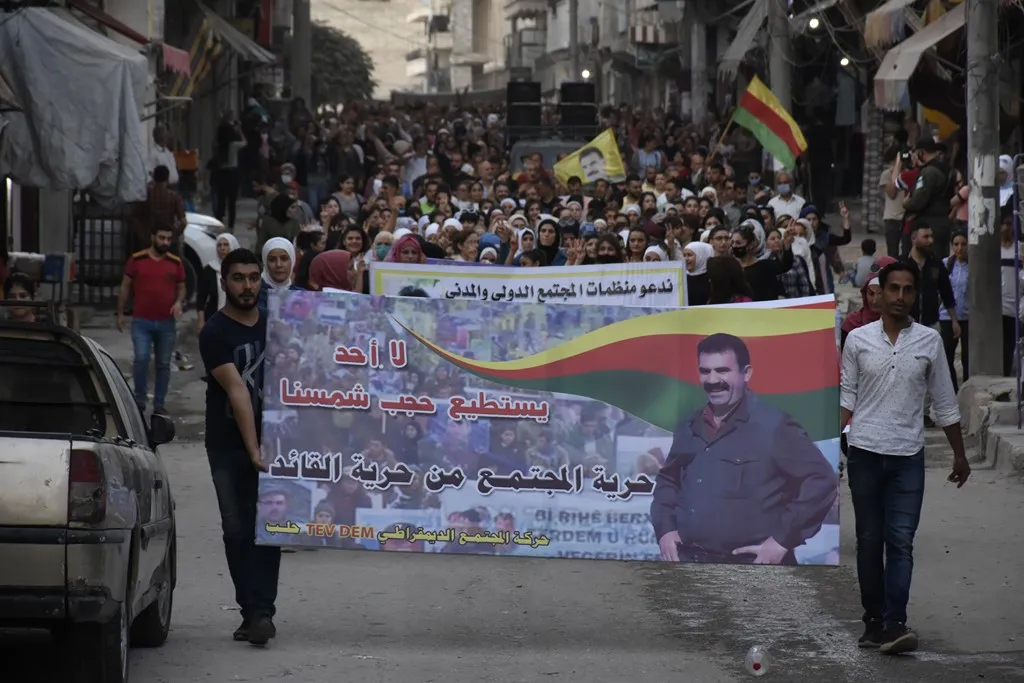 أهالي حلب ينتفضون ضدّ العزلة على القائد عبد الله أوجلان