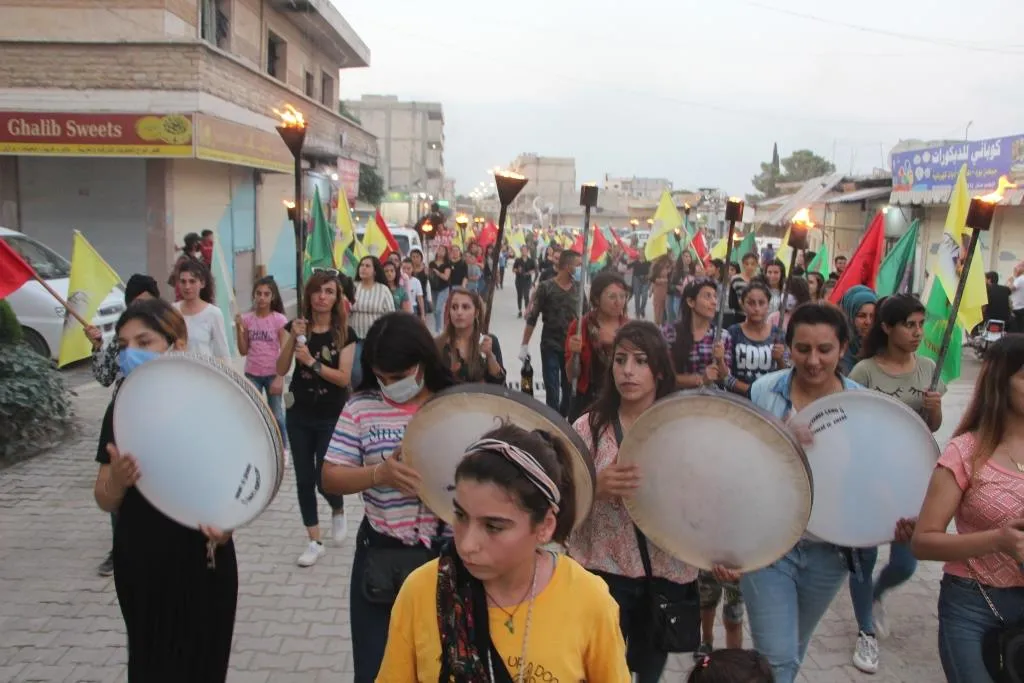 ​​​​​​​الشبيبة الثورية في إقليم الفرات تحيي مقاومة حفتانين عبر مسيرة بالمشاعل