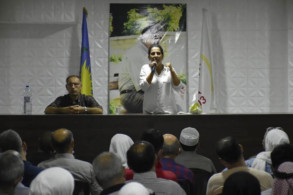 ​​​​​​​عائشة حسو خلال اجتماع: الأمّة الدّيمقراطيّة هي المشروع الأنجح في سوريّا