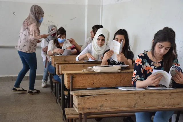 بحماس واندفاع عبروا عن شغفهم لدراسة منهاج "البكالوريا" باللغة الكردية
