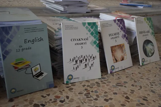 بحماس واندفاع عبروا عن شغفهم لدراسة منهاج "البكالوريا" باللغة الكردية