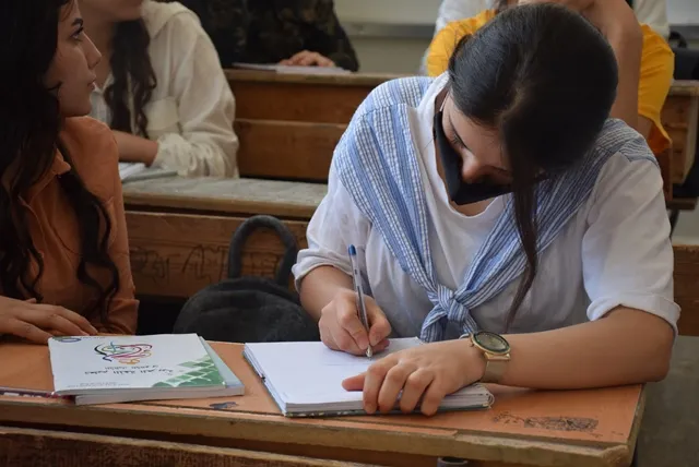 بحماس واندفاع عبروا عن شغفهم لدراسة منهاج "البكالوريا" باللغة الكردية