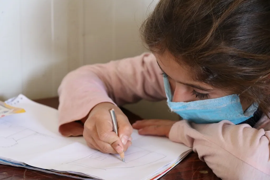 مدارس في المخيمات... لاستكمال الطلبة المُهجّرين تعليمهم