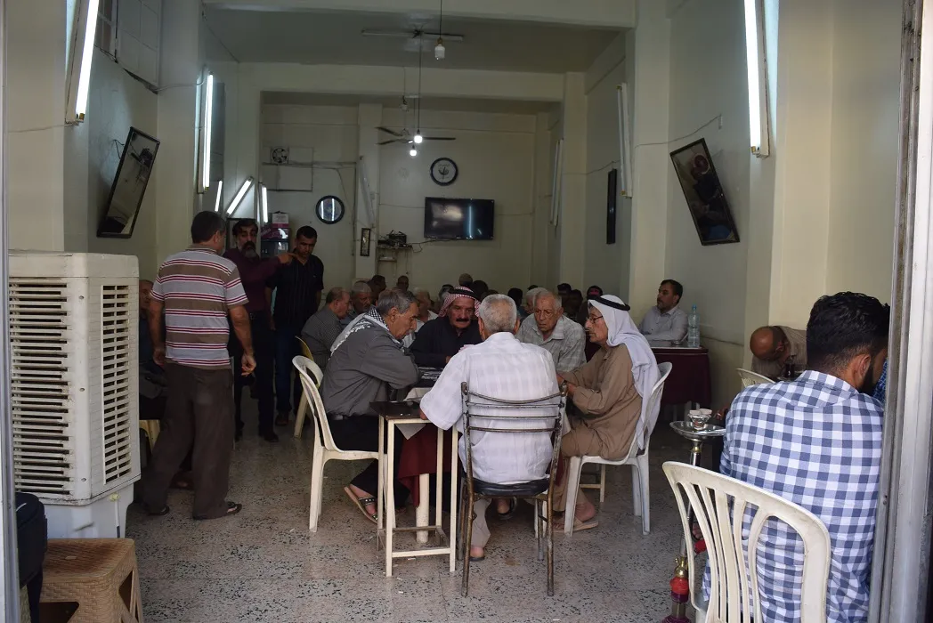 ​​​​​​​لوحة فسيفسائية تجمع بين مكونات المجتمع داخل مقهى النجمة