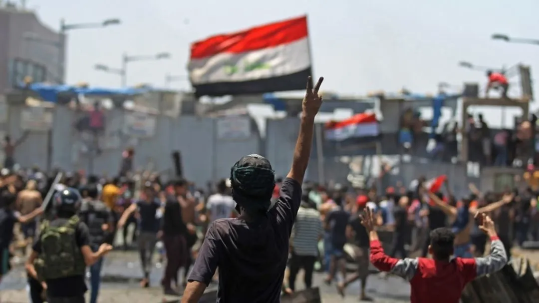 آلاف العراقيين يتظاهرون لإحياء الذكرى الأولى لانطلاق الاحتجاجات