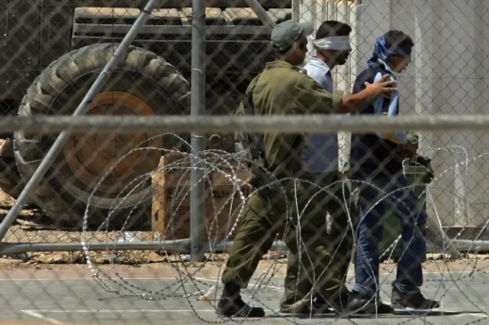 أسرى فلسطينيون يستعدون لبدء إضراب مفتوح عن الطعام في السجون الإسرائيلية