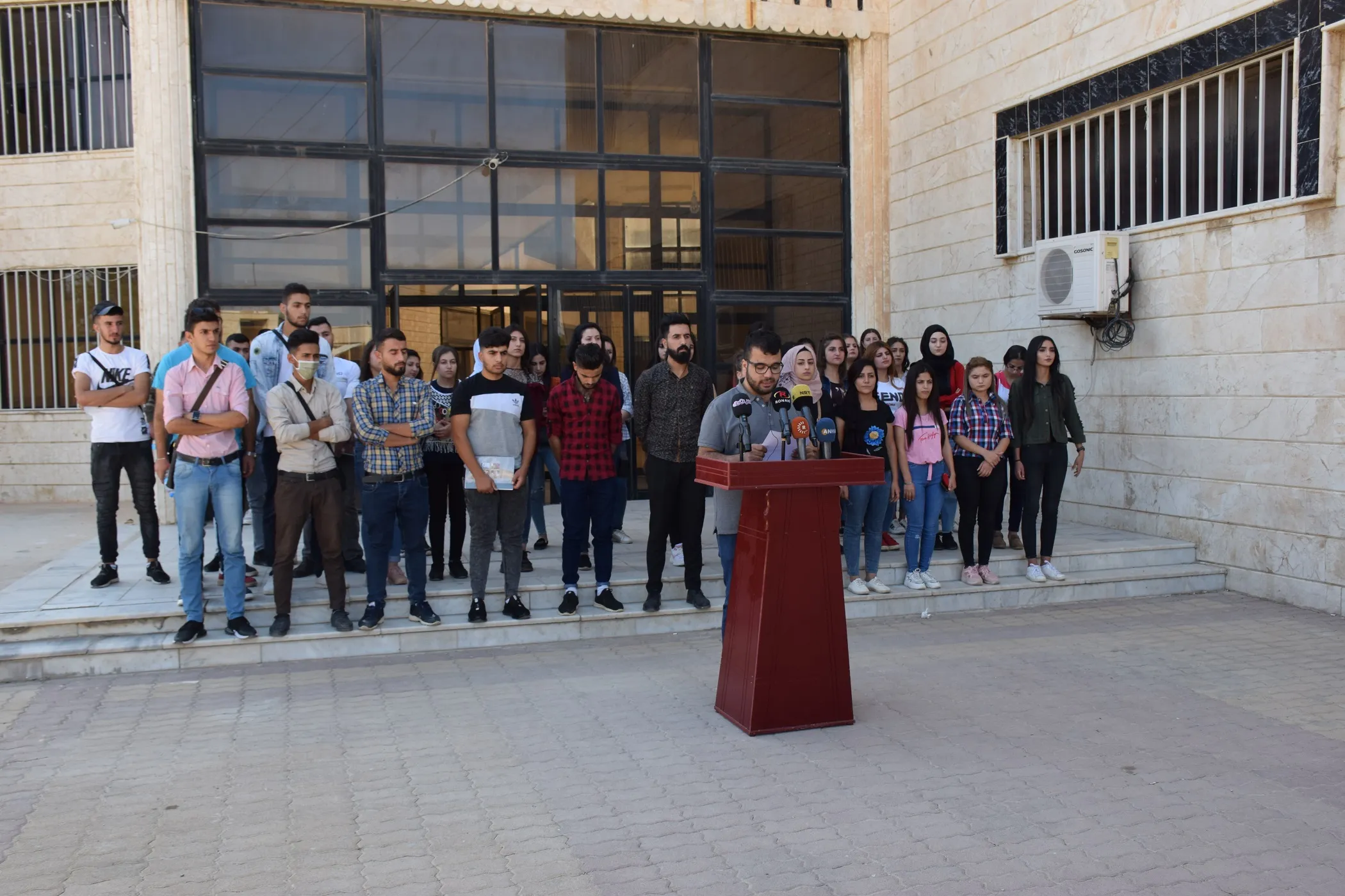 ​​​​​​​طلاب جامعة روج آفا: نرفض استغلال موضوع التعليم باللغة الكردية في المقايضات السياسية