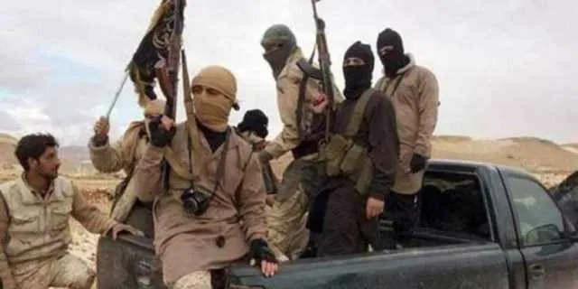 "خفض التصعيد".. اشتباكات بين مرتزقة تحرير الشام وداعش وسط سماع دوي انفجار