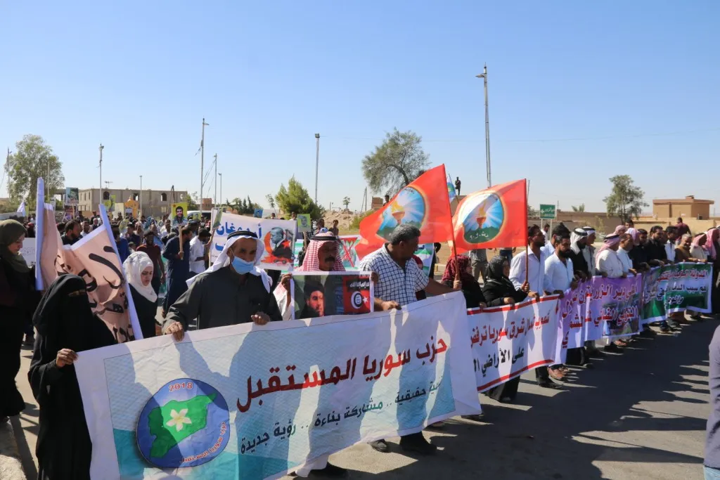 أهالي دير الزور ينددون بالجرائم التركية وتغافل المجتمع الدولي عنها
