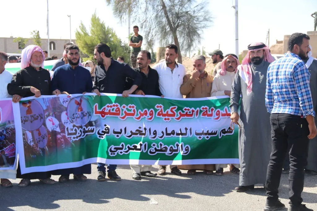أهالي دير الزور ينددون بالجرائم التركية وتغافل المجتمع الدولي عنها