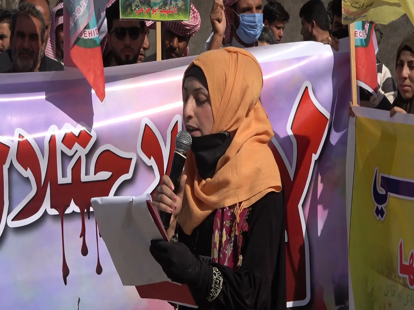أهالي الجرنية خلال تظاهرة  يحمّلون المجتمع الدولي مسؤولية استمرار الهجمات التركية