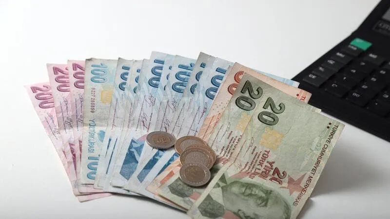 خبير اقتصادي يرجّح عجز تركيا عن سداد 300 مليار دولار قريبًا