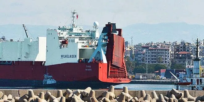 لبنان تحتجز باخرة محملة بالفيول يُعتقد أنها كانت في طريقها لسوريا