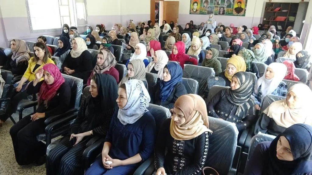​​​​​​​خلال المراسم.. هفرين خلف أيقونة النساء