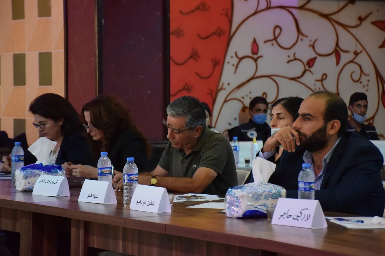 ساسة ومثقفون يدعون إلى دستور جديد لسوريا يضمن حقوق جميع المكونات