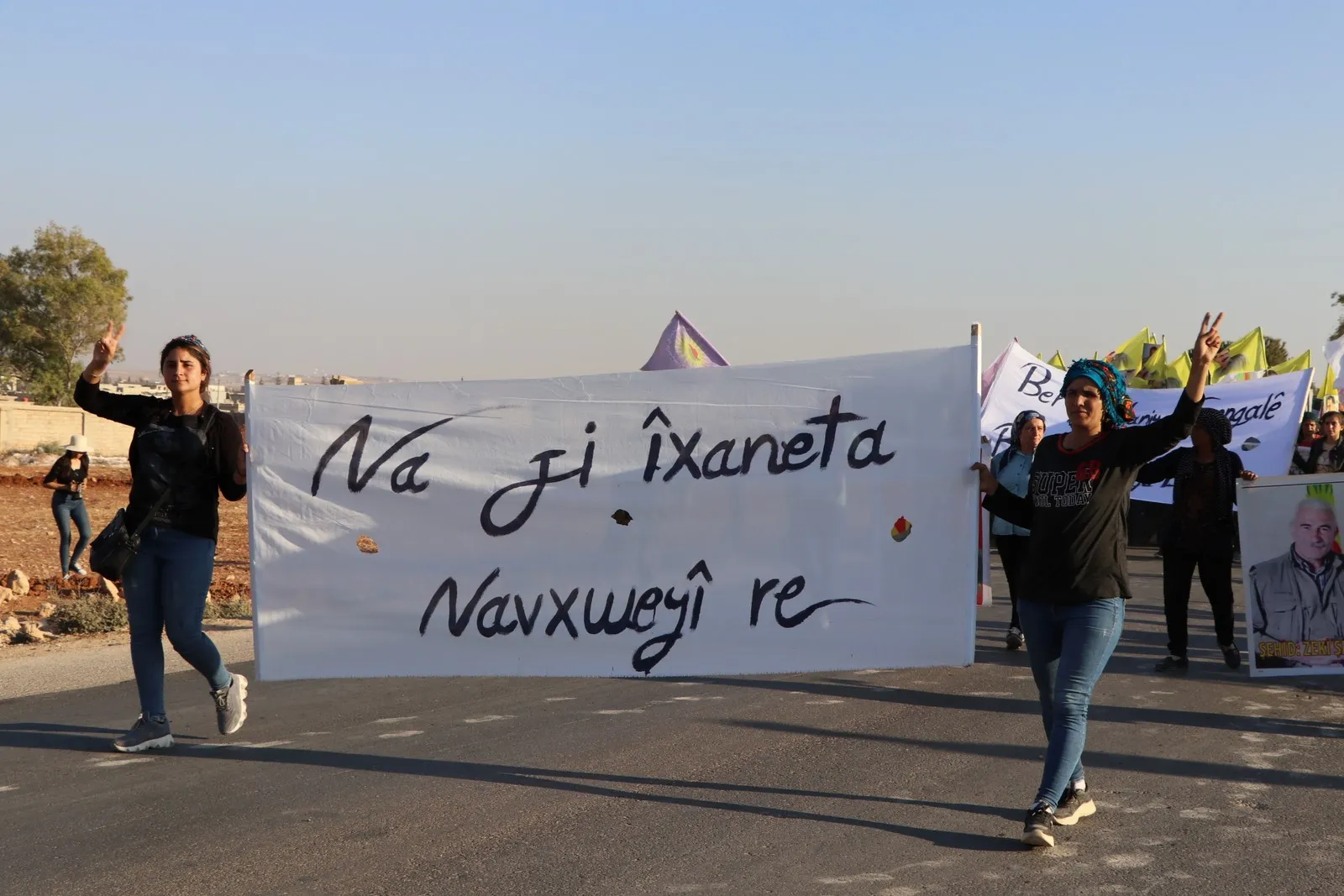 المئات من أهالي عفرين يعبّرون عن رفضهم للمؤامرة ضدّ شنكال