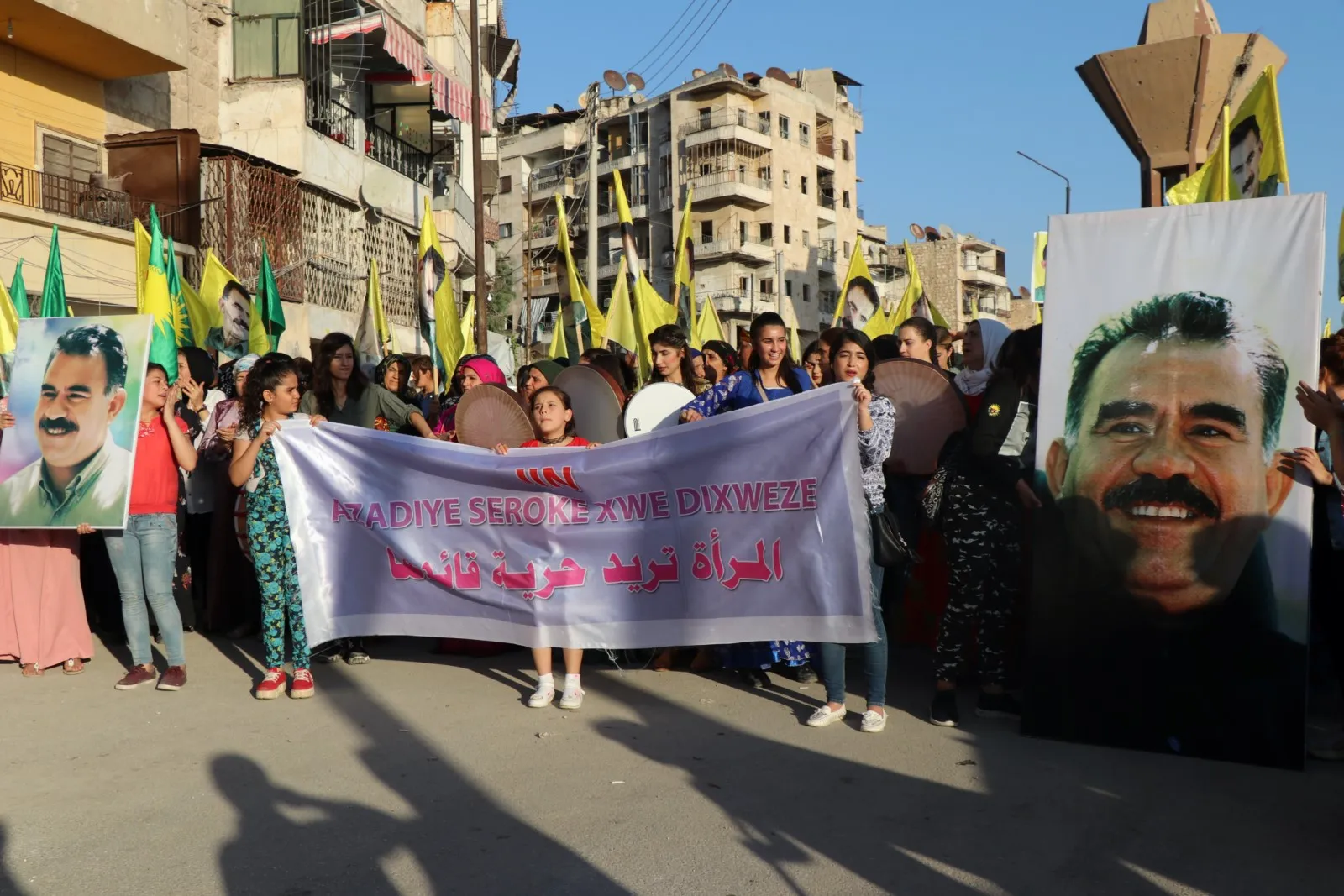 ​​​​​​​نساء حلب يتظاهرن تنديداً بالعزلة المشددة على القائد أوجلان