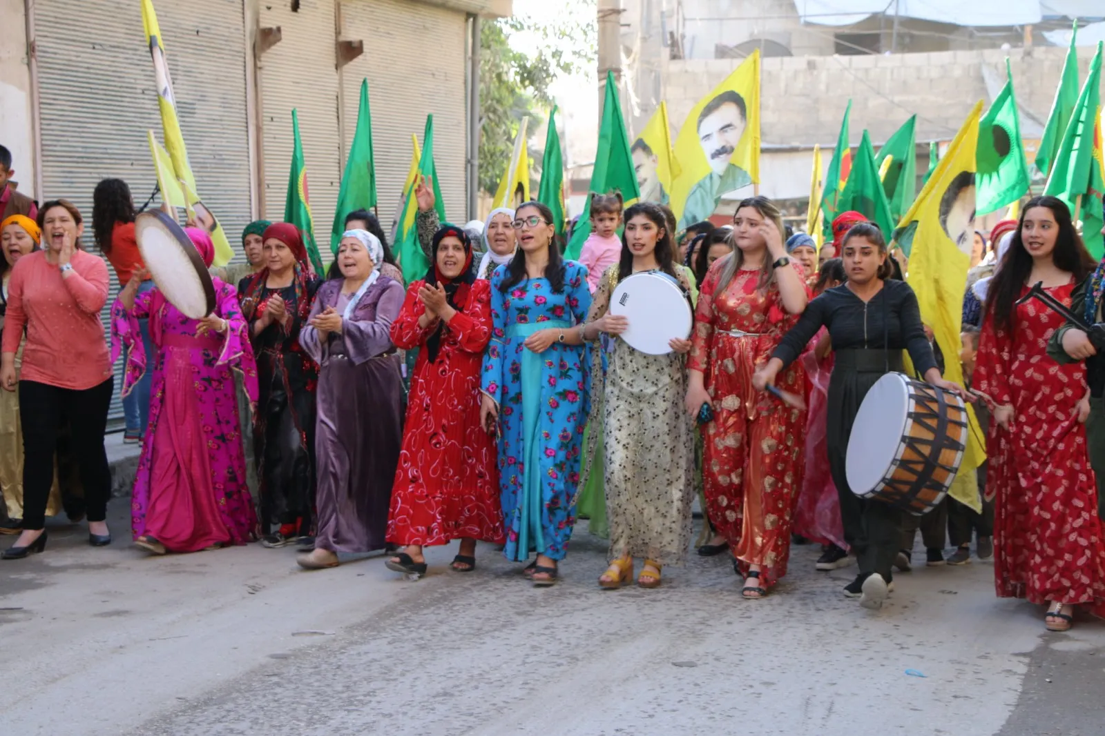 ​​​​​​​نساء حلب يتظاهرن تنديداً بالعزلة المشددة على القائد أوجلان