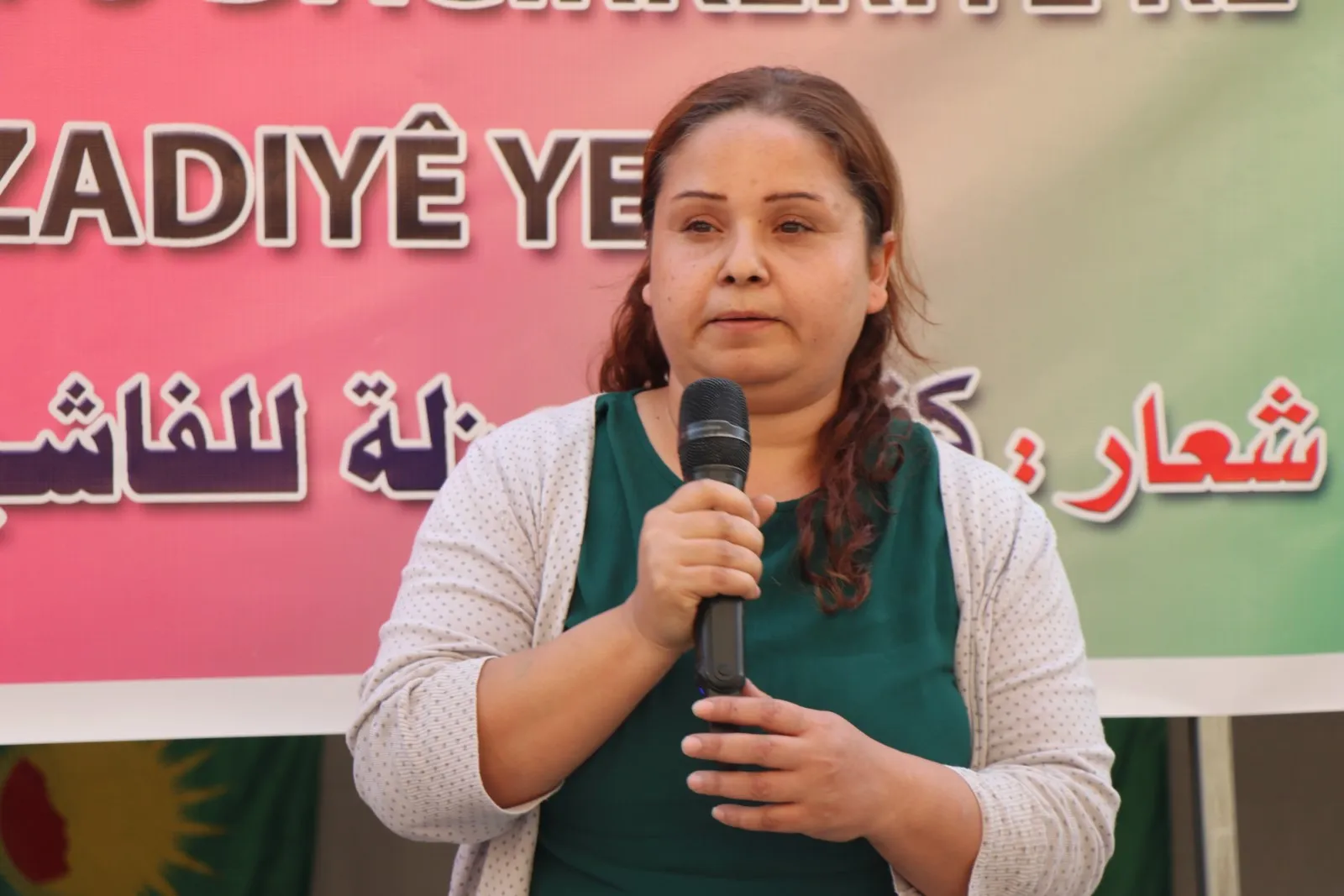 مؤتمر ستار يفتتح معرضاً لكتب القائد أوجلان في حلب