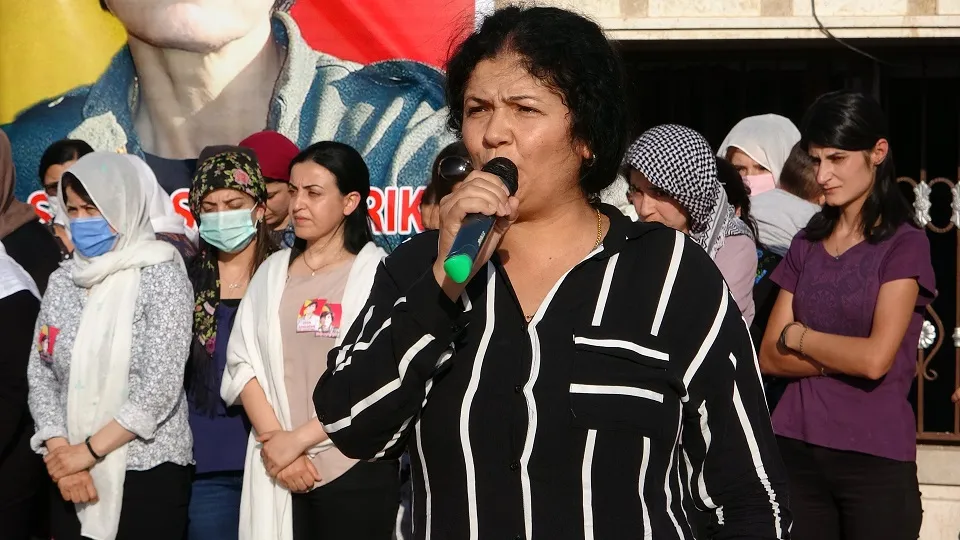 ​​​​​​​في مراسم الشّهيدة شاها أكّد المشيّعون بأنّ مسيرة نضالها ستبقى خالدة