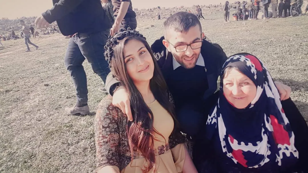 الأم عقيدة... مسيرة من النضال ورمز لمقاومة الكرامة 