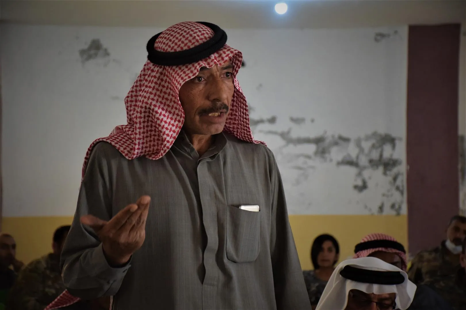 قسد وعشائر الهول تناقش كيفية التصدي للمؤامرات ومنع تحويل شباب المنطقة إلى مرتزقة