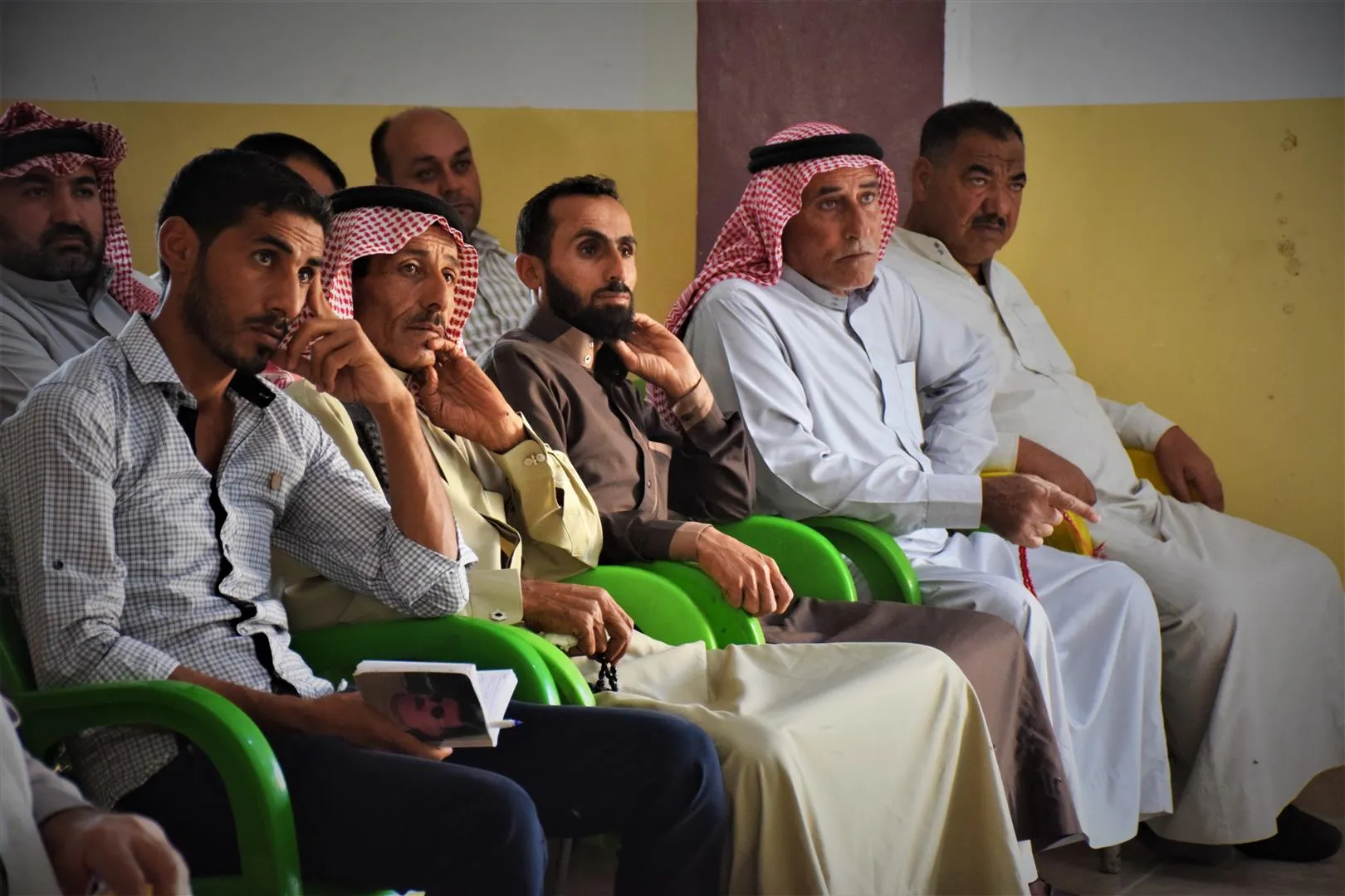 قسد وعشائر الهول تناقش كيفية التصدي للمؤامرات ومنع تحويل شباب المنطقة إلى مرتزقة