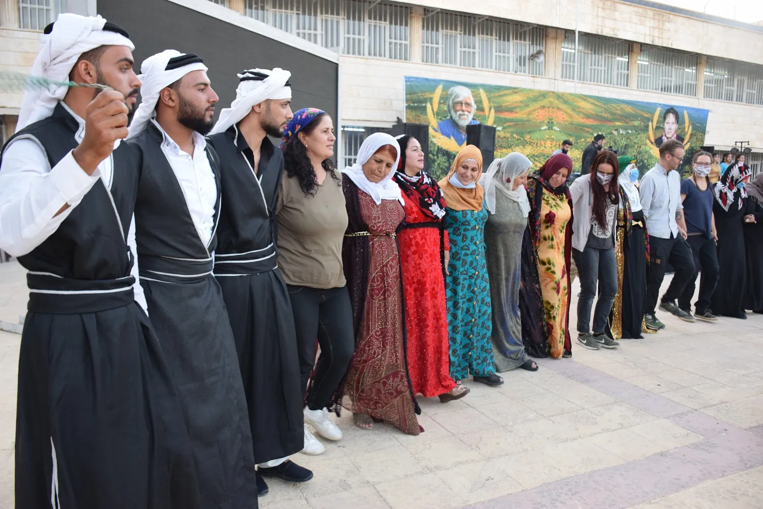 مراسم استذكار في قامشلو للباحث والمفكّر ديفيد غرايبر 