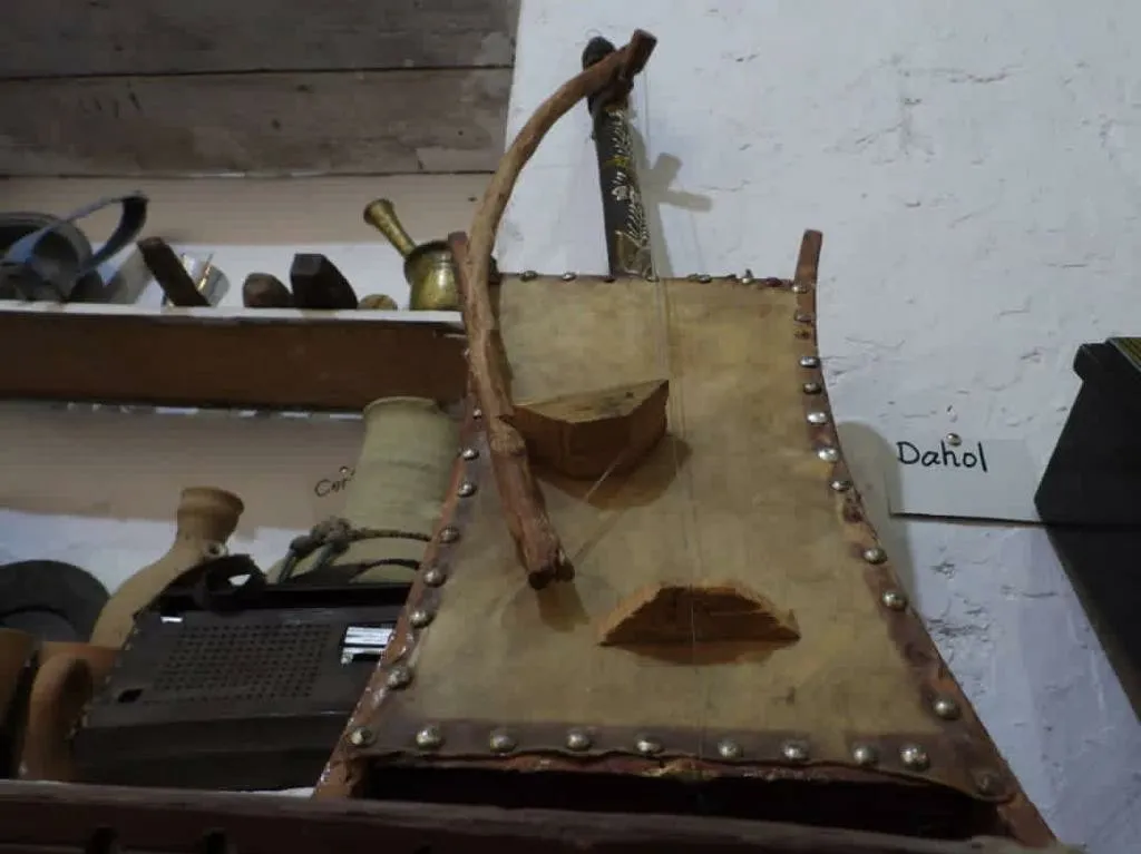 جعل من منزله متحفاً ليحمي آثار أجداده من الاندثار