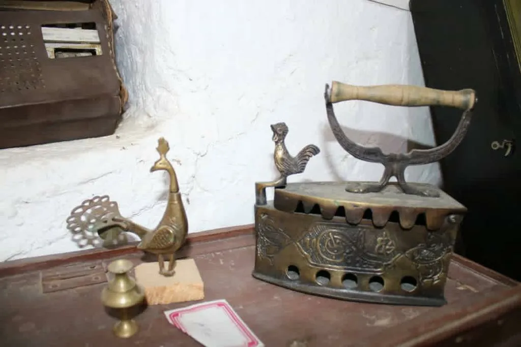 جعل من منزله متحفاً ليحمي آثار أجداده من الاندثار
