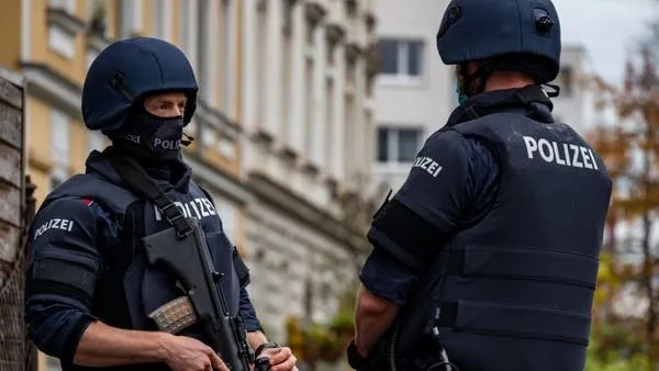 ​​​​​​​الشرطة الألمانية تنفذ عمليات بحث ومداهمة عن أشخاص لهم علاقة بهجوم فيينا "الإرهابي"