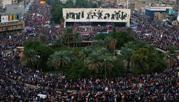 ​​​​​​​صحيفة بريطانية: الكاظمي يحارب على جبهات متعددة مع تفاقم الأزمة الاقتصادية والأمنية