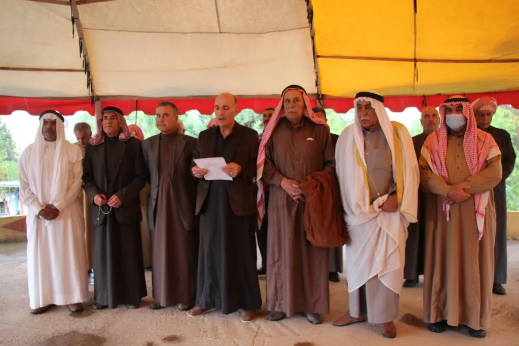 ​​​​​​​وجهاء بلدة الشيوخ يعلنون البدء بتسوية أوضاع أهالي البلدة تمهيداً للعودة إليها
