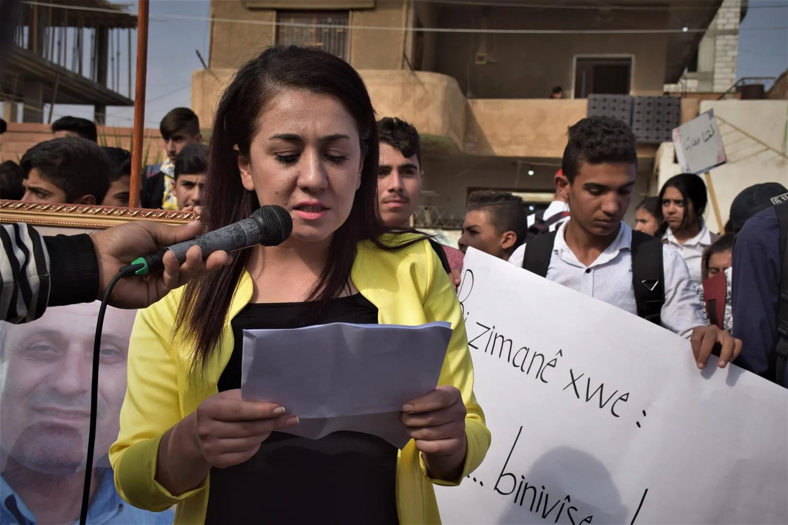 ​​​​​​​مئات الطلبة والمعلمين: لغتنا هي وجودنا، لا تمحوا وجودنا