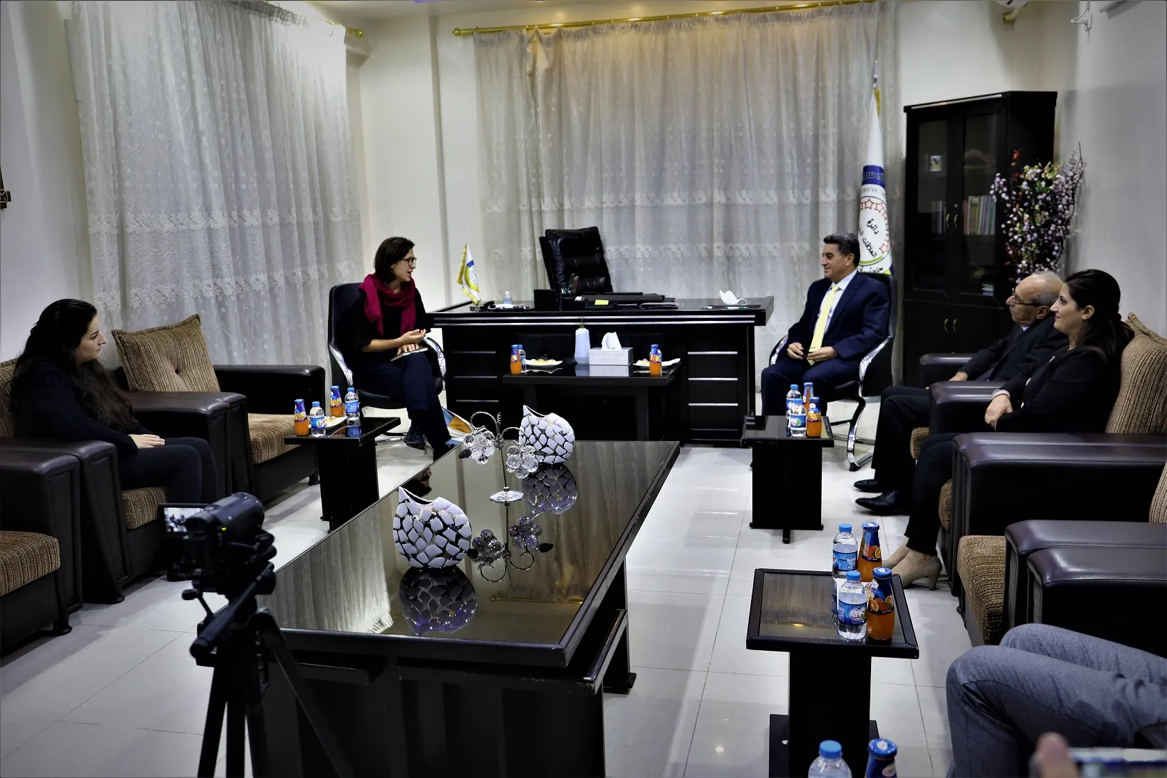 ​​​​​​​دائرة العلاقات الخارجية تشرح لعضوة البرلمان الأوروبي ما خلّفه الهجوم التركي وواقع المخيمات