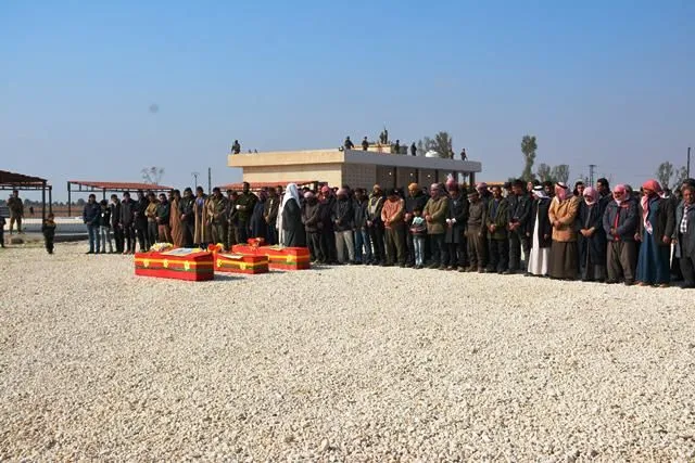 ​​​​​​​قيادي: بفضل الشهداء تخلصنا من الظلام ونعاهدهم بالوصول لسورية ديمقراطية