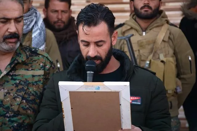 ​​​​​​​قيادي: بفضل الشهداء تخلصنا من الظلام ونعاهدهم بالوصول لسورية ديمقراطية