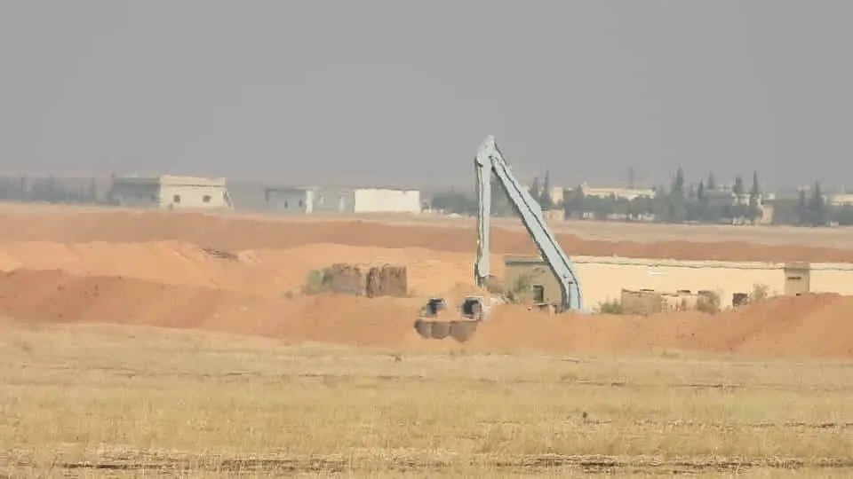 على بعد 100 متر فقط شمال M4.. الاحتلال التركي يقيم نقاط عسكرية