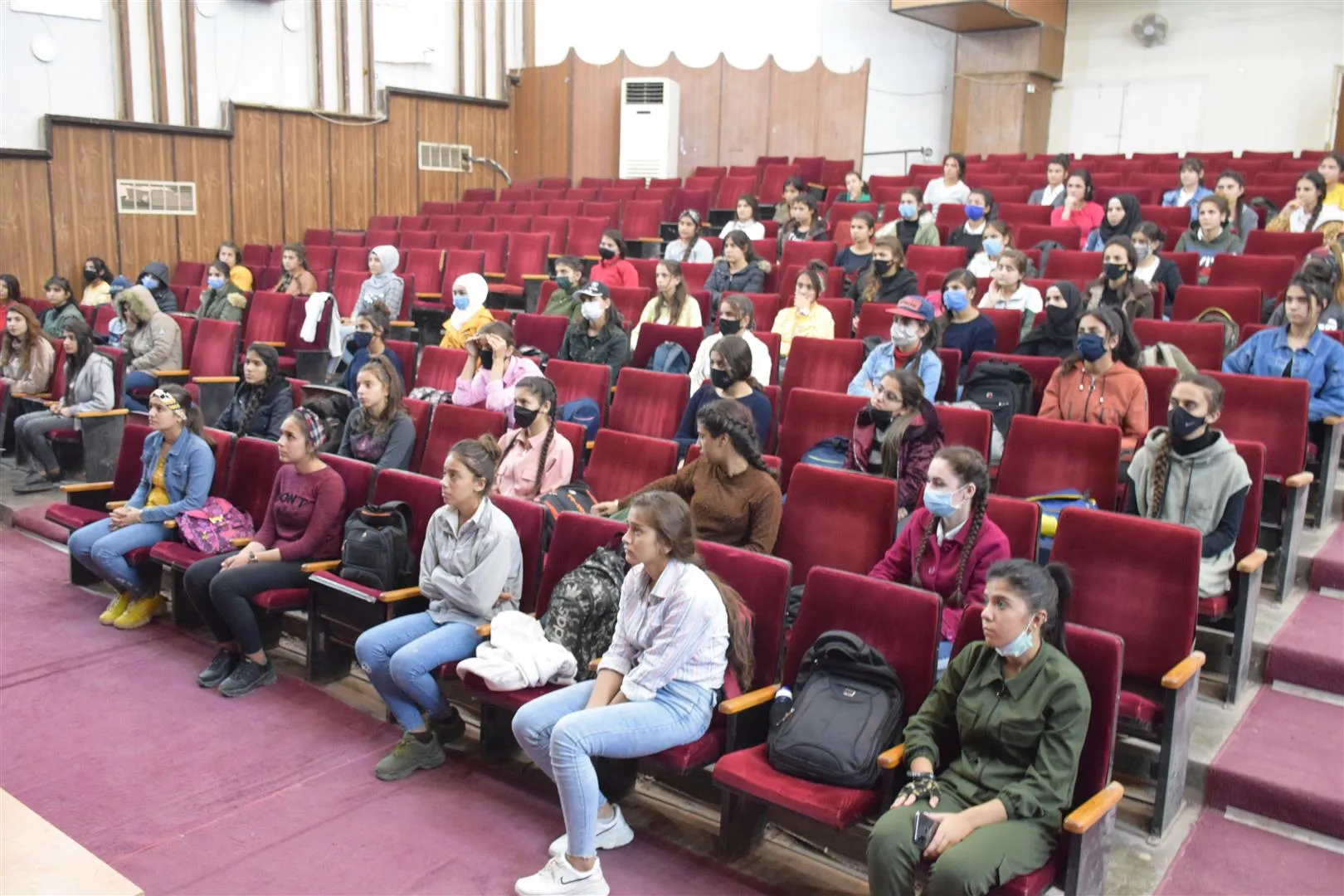 ​​​​​​​​​​​​​​"آثار تزويج القاصرات" محور محاضرة للطالبات في قامشلو