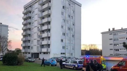 فرنسا: مقتل شخصين وإصابة ثالث إثر هجوم بأداة حادة