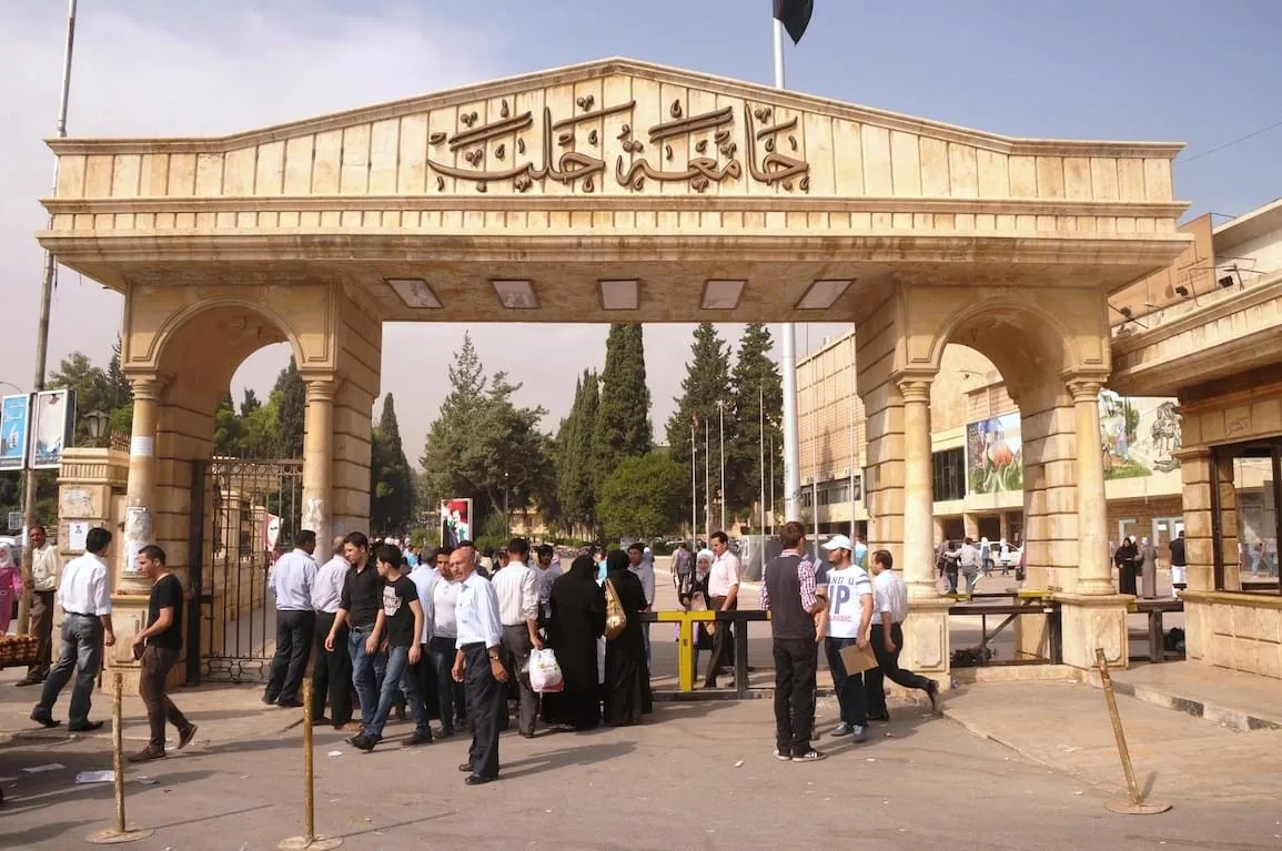 ​​​​​​​خيارات الرشوة والابتزاز مفروضة على طلبة الجامعات السورية لاستكمال تعليمهم