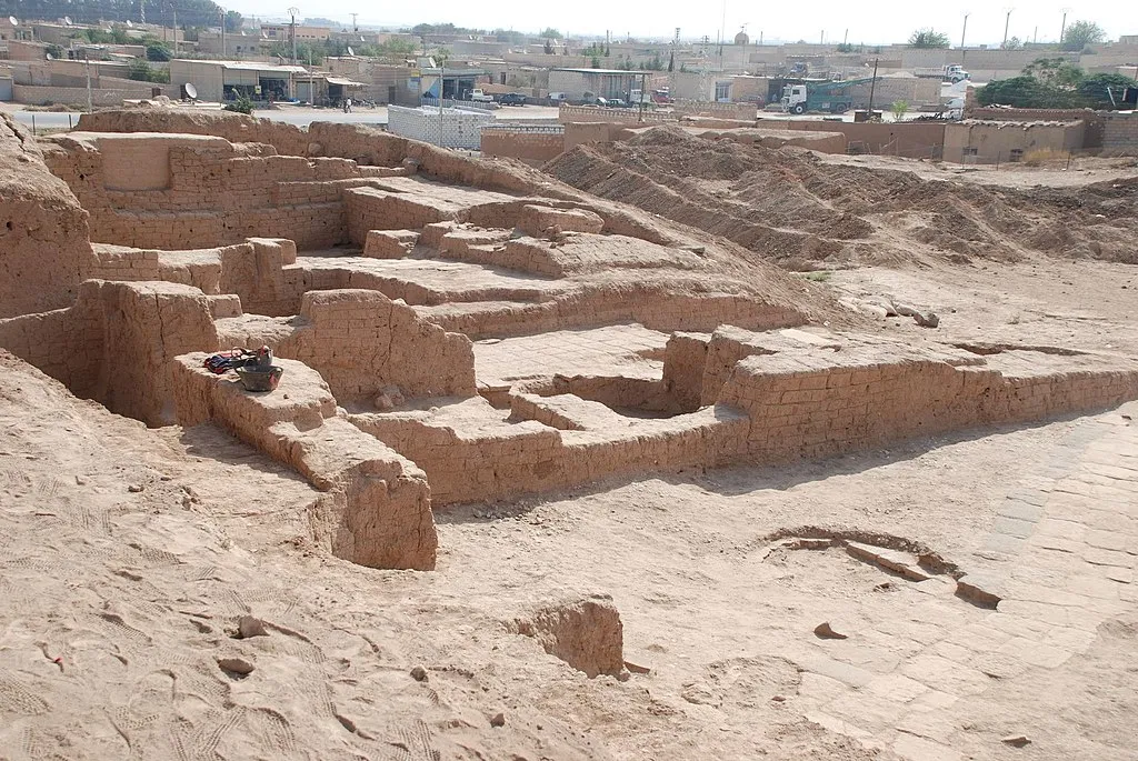 ​​​​​​​القوات التركية تنهب آثار تل حلف
