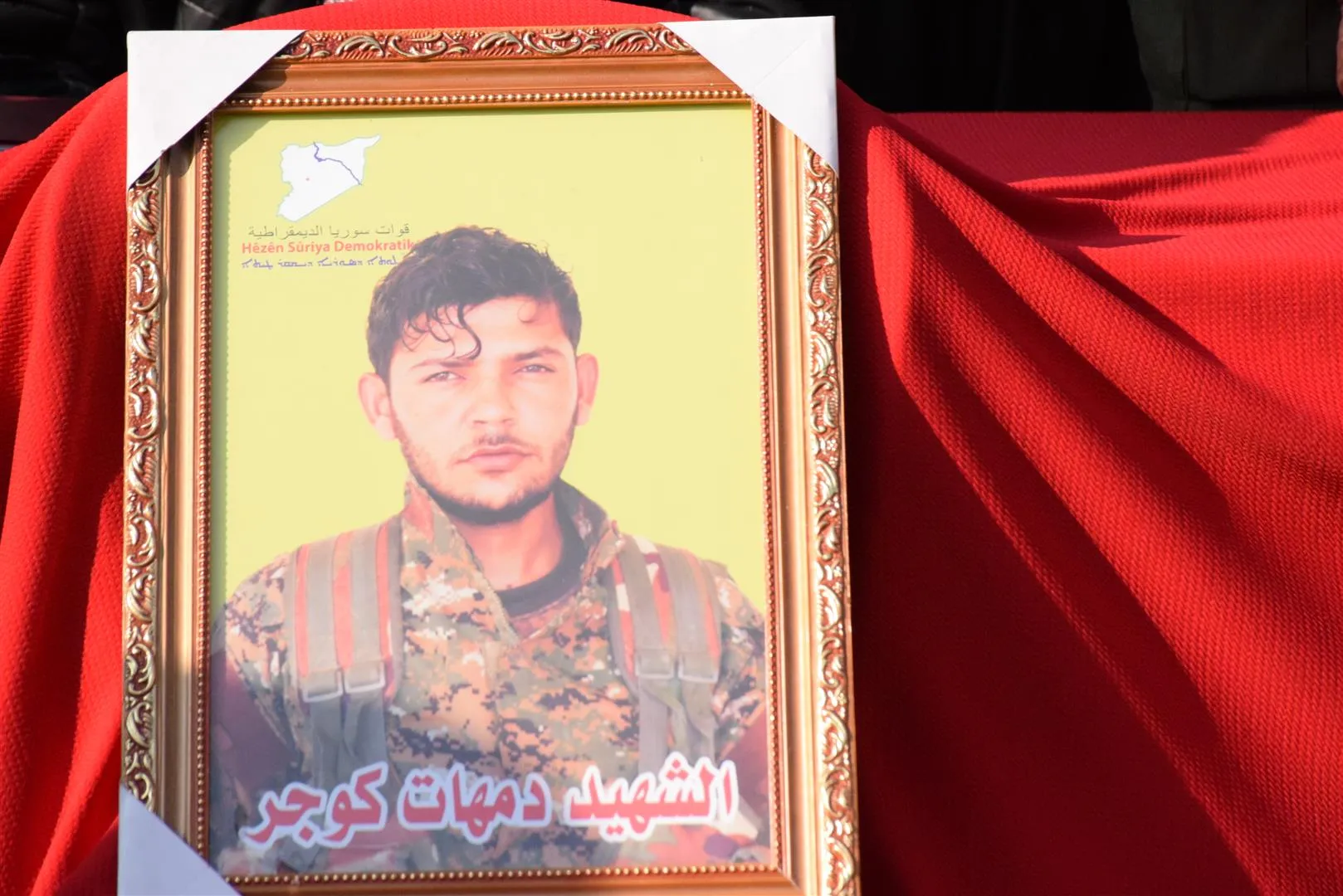 المئات من الأهالي يقدّمون واجب العزاء لذوي الشهيد دمهات تل كوجر