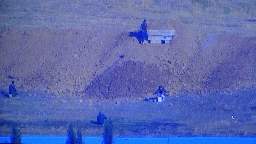 الحزب الديمقراطي الكردستاني يحشد قواته على طول الحدود مع روج افا