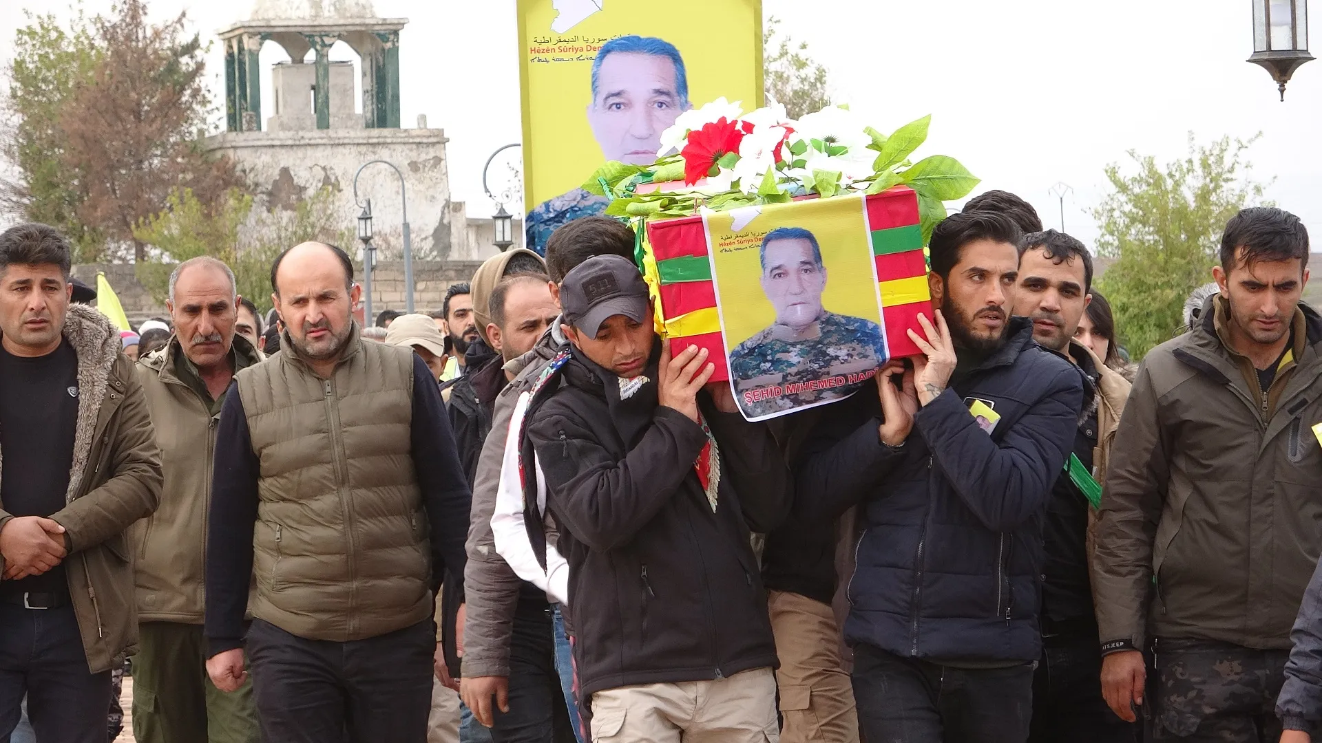 ​​​​​​​أهالي ديرك يودعون الشهيد محمد والد الشهيدين خبات ورامان