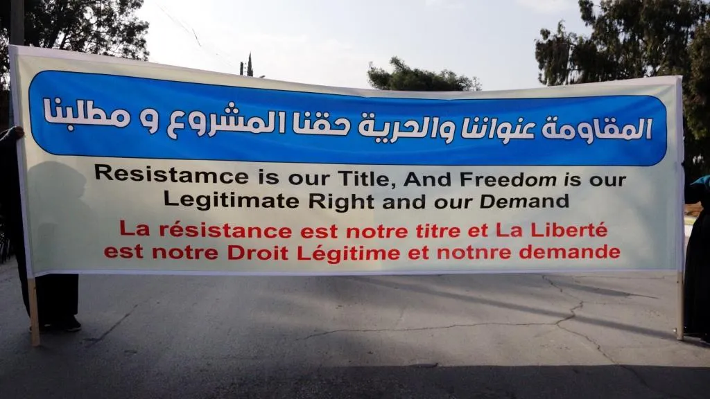 ​​​​​​​الآلاف من أهالي الطبقة ينددون بالعدوان التركي ويعتصمون لـ 3 أيام