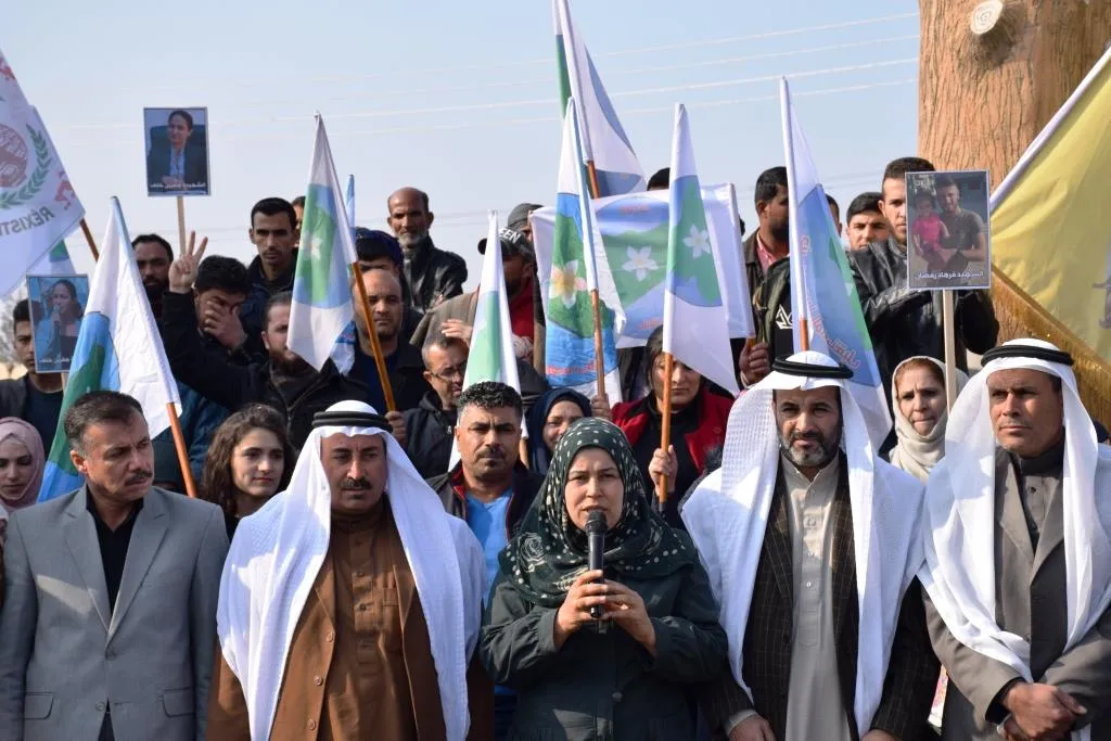 ​​​​​​​خلال مسيرة وبيان.. أهالي الرقة يستنكرون الهجمات التركية