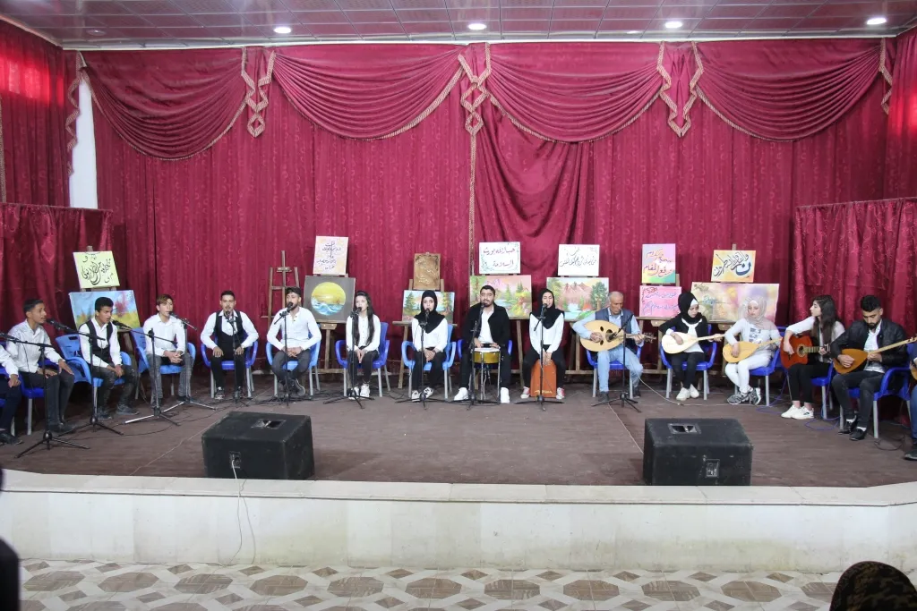 لجنة الثقافة والفن تكرّم المتخرجين من دورة فنية