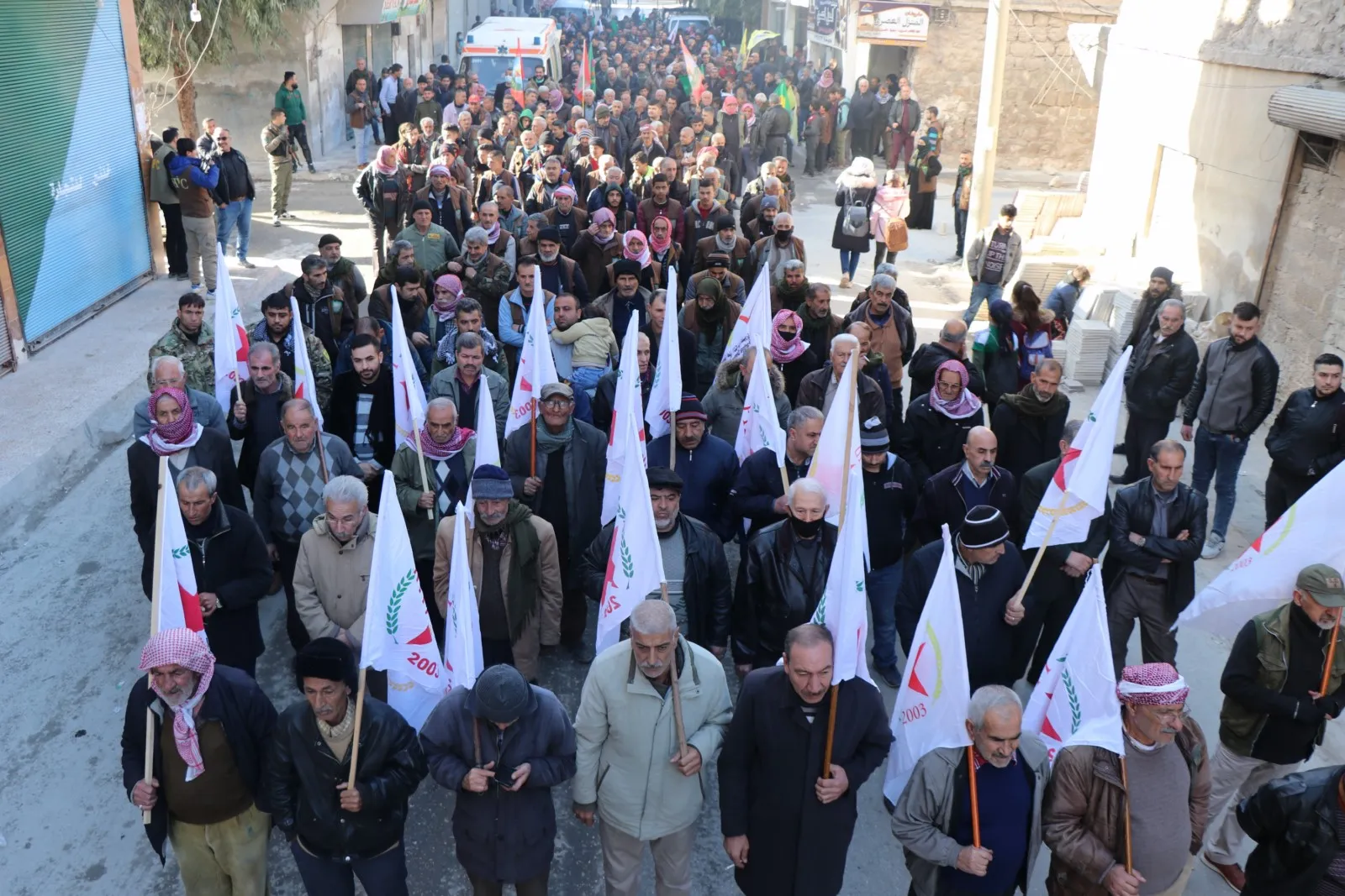 أهالي حلب يتظاهرون تنديداً بالهجمات التركية ويدعون للوحدة