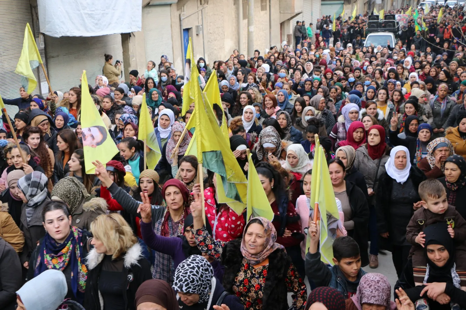 أهالي حلب يتظاهرون تنديدًا بالعزلة على القائد أوجلان